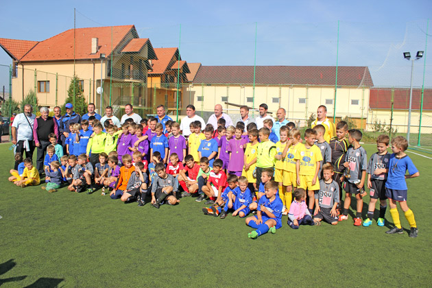 Primarul Dorel Coica susţine tinerii fotbalişti