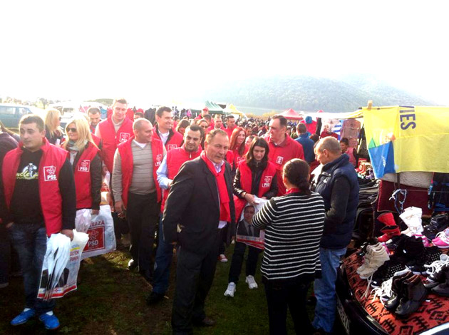 Social democraţii, primiţi cu simpatie la Călineşti Oaş