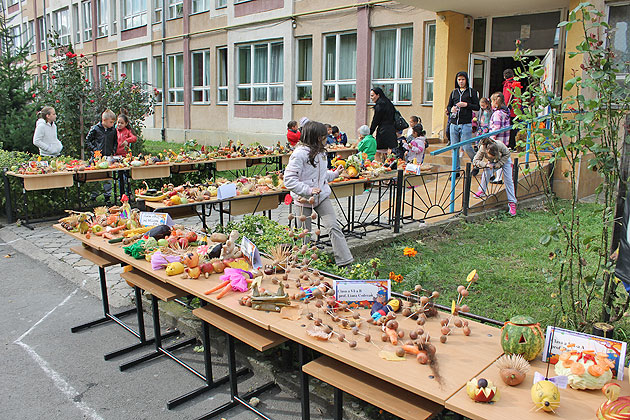 Jucării vesele la Şcoala Gimnazială “Ion Creangă”