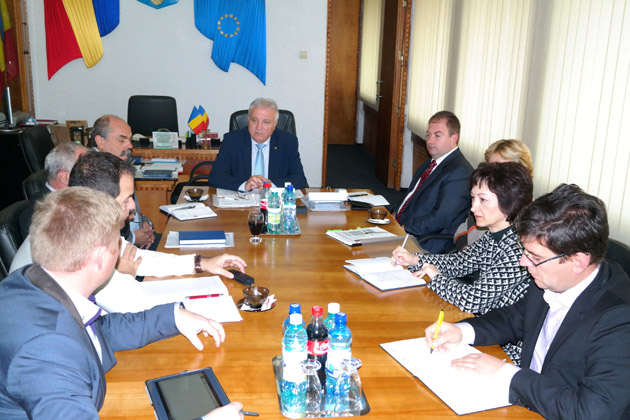 Întâlnire pe tema învăţământului dual la Prefectură