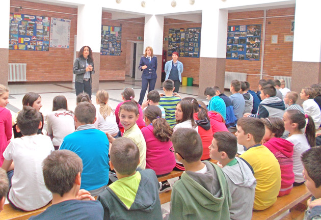 Sute de elevi preveniţi despre abuzurile sexuale