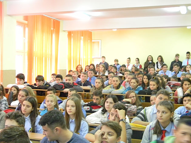 Elevii de la Şcoala “Mircea Eliade”, informaţi despre colegiile militare