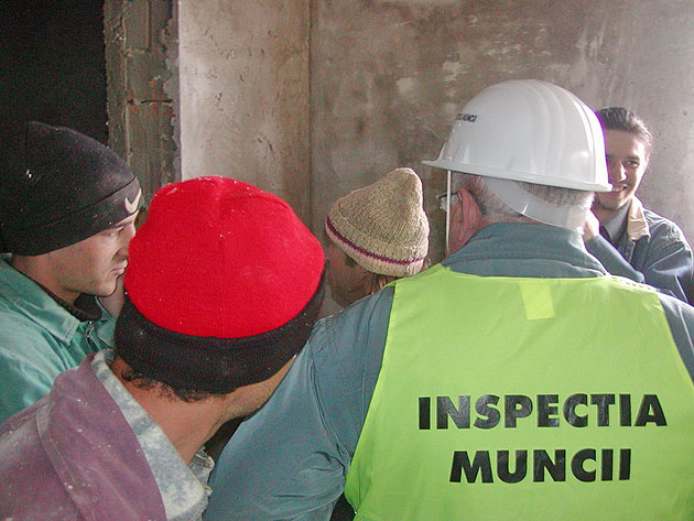 Amenzi COLOSALE pentru munca ”la negru”. Cu cât au fost amendați doi patroni