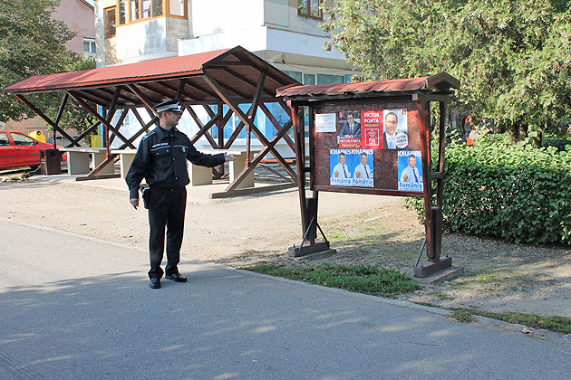 Afişe electorale rupte la Odoreu