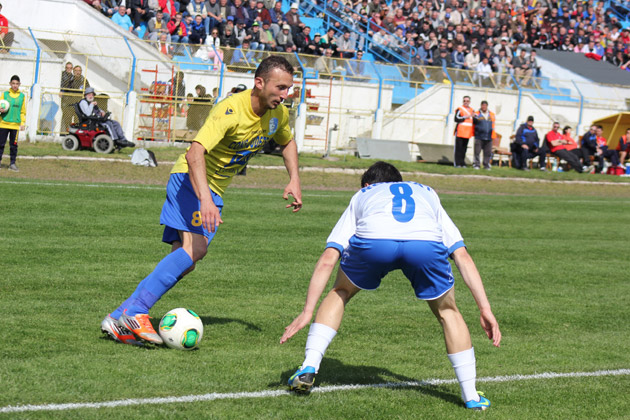 Meci greu pe terenul liderului!