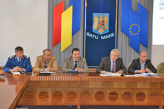 Funcţionarii publici, atenţionaţi de prefect