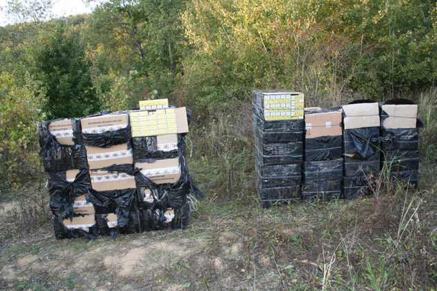 Ţigări de peste 180.000 lei trecute peste frontieră cu ajutorul unui scripete