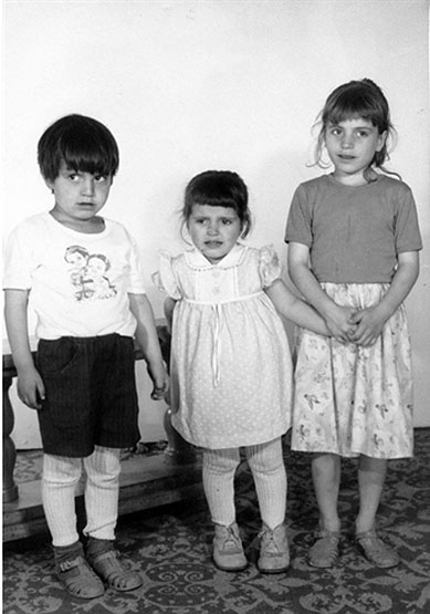 Klaus Iohannis, acuzat că a intermediat adopţii pe bani. Dezvăluiri făcute de un apropiat al familiei din Canada care a adoptat copiii români