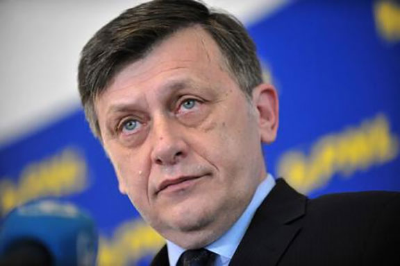 Antonescu: Este vital pentru Ponta și PSD să rămână la guvernare