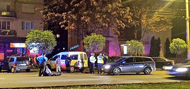 Pieton “justiţiar”, luat pe capotă de un şofer