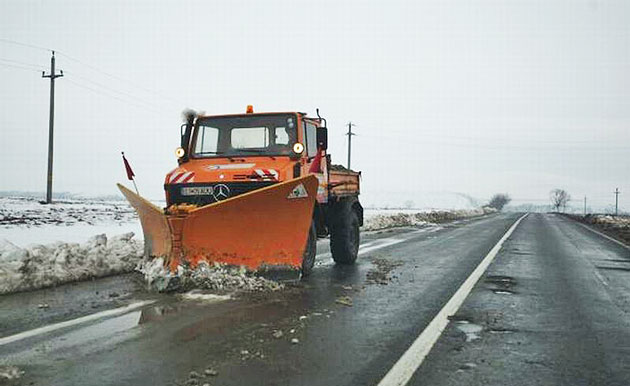 Atribuirea lucrărilor de deszăpezire, blocată de o contestaţie