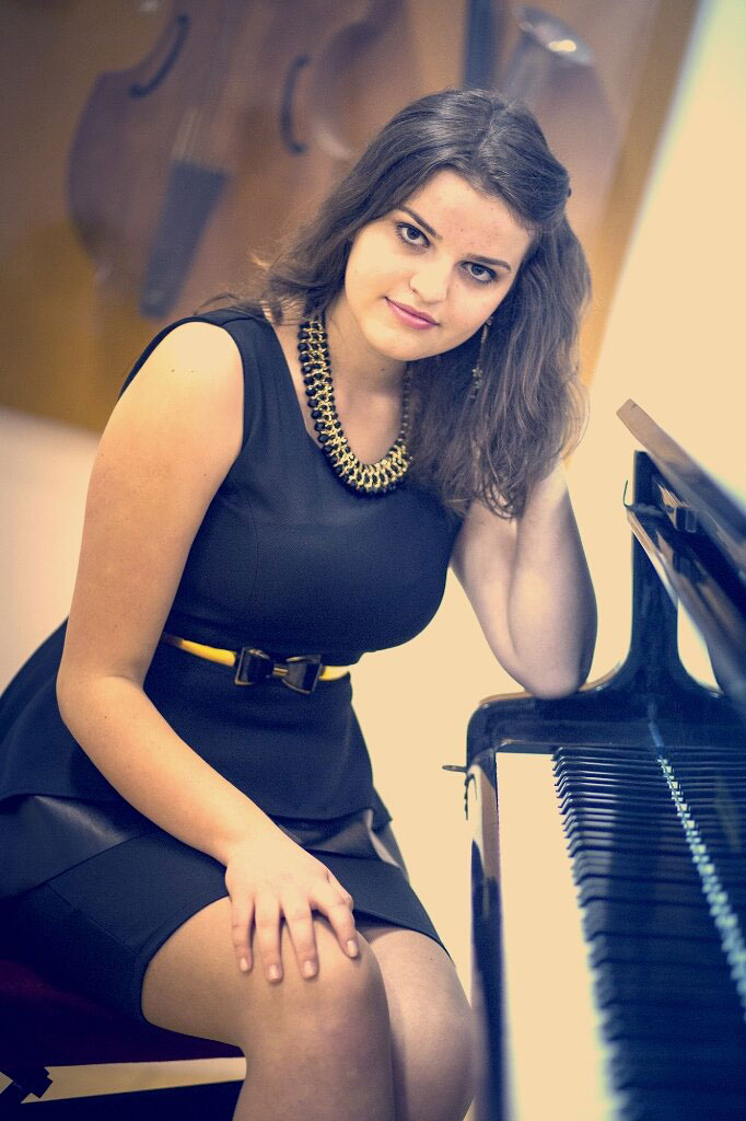 Dora Blatniczki este Miss Boboc Liceul de Arte “Aurel Popp”