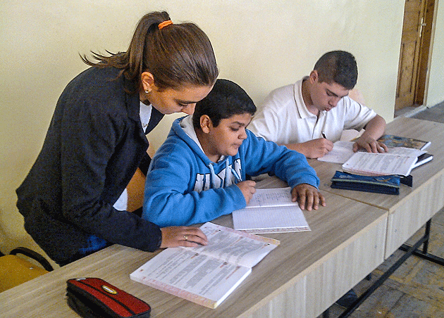 Scade numărul elevilor cu părinţi plecaţi  în străinătate