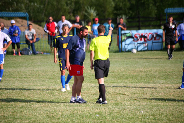 Vetişul bate arbitrul, Păuleştiul câştigă la “masa verde“