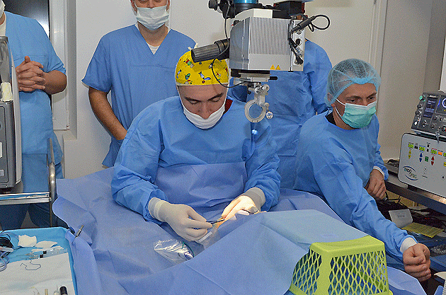 Primele endoscopii oculare din România, realizate la Satu Mare
