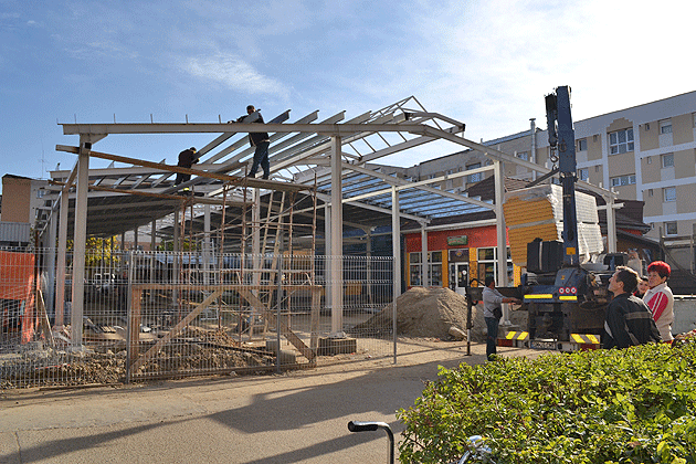 Piaţa din Micro 17 va fi funcţională în decembrie