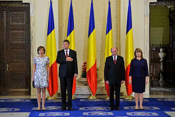 Președintele Klaus Iohannis a preluat mandatul de șef al statului de la Traian Băsescu