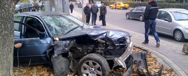 Un sătmărean vitezoman a intra în gardul unui bistrițean