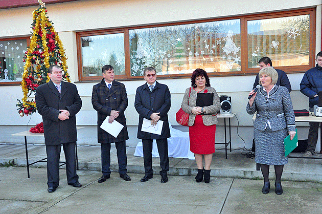 Moşul de la Consiliul Judeţean a venit cu desaga plină