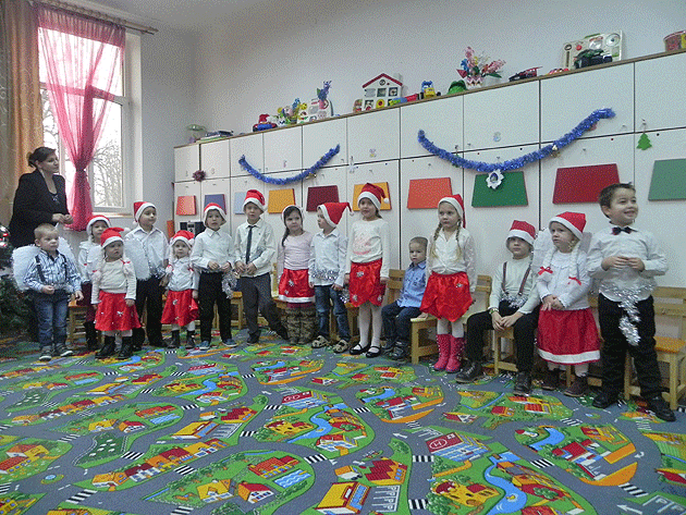 Moşul a trecut pe la fluturaşii Grădiniţei nr.1 din Carei