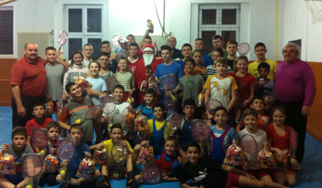 Moş Nicolae, darnic cu luptătorii