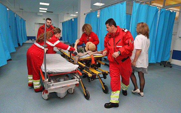 Sute de sătmăreni şi-au făcut rezervare la Urgenţă. Excesele alimentare au făcut ravagii