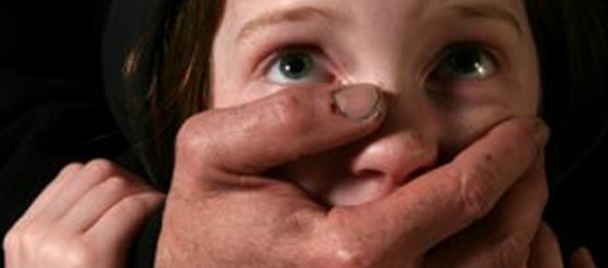 CAZ MONSTRUOS Un bărbat care și-a VIOLAT timp de 11 ani NEPOATA