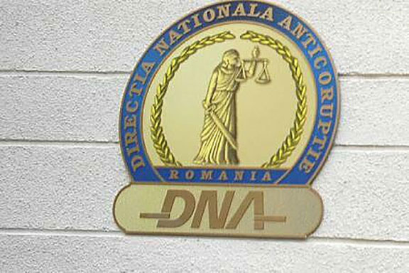 DNA: Alin Cocoș, reținut; un nou mandat de arestare cerut la Alina Bica