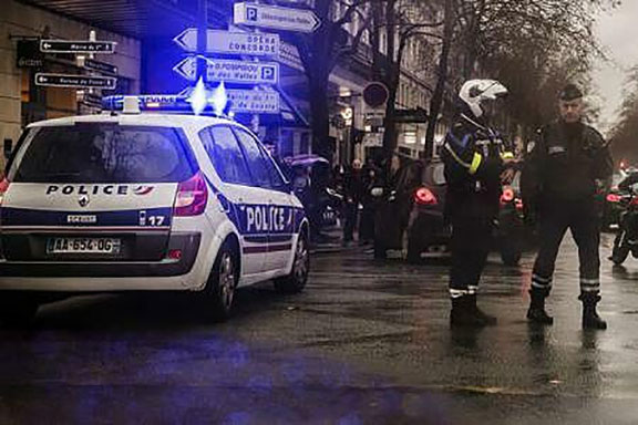 Atentate în Franța: Cel puțin șase presupuși complici ai atacatorilor încă în libertate