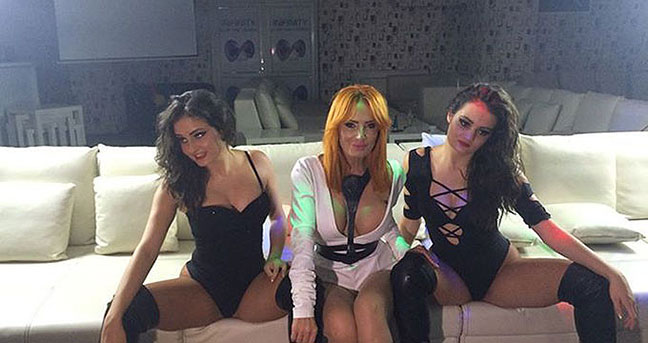 Imagini incredibile! Ce fac dansatoarele Danielei Gyorfi?