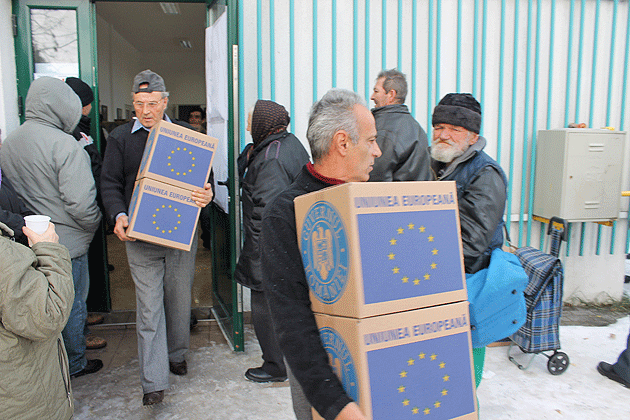 Au fost distribuite peste 1.600 de porţii  de alimente comunitare