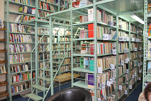 Cărţi furate de la Bibliotecă, vândute la talcioc