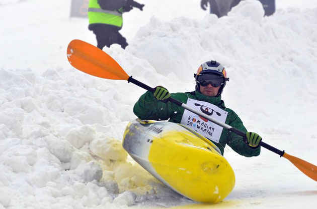 Kaiak pe zăpadă, un nou sport extrem!