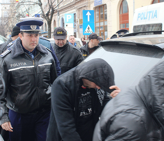 Contrabandiştii de ţigări din Carei rămân în arest