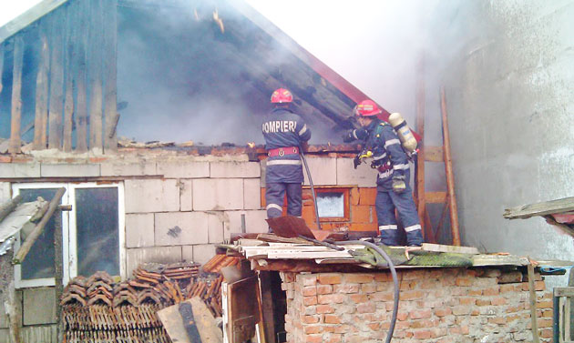 Incendiu provocat de un scurtcircuit la Ardud