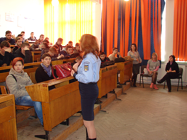 Activităţi de prevenire, organizate de Poliţie în şcoli