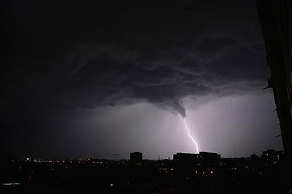 Coasta estică a Australiei, intens populată, lovită de ciclonul Marcia, deosebit de violent