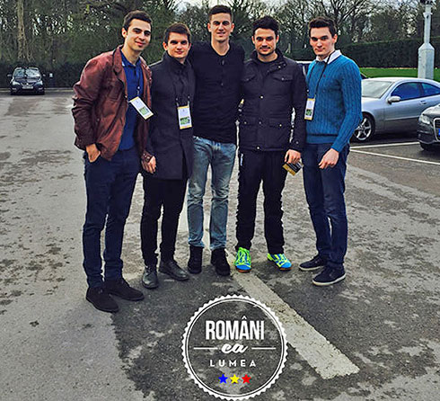 Gardoş continuă campania "Români ca Lumea". Cum a decurs întâlnirea fundaşului cu patru studenţi români