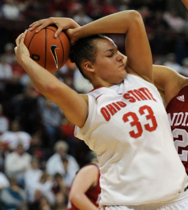 Ashley Adams, încă lider la “capace“