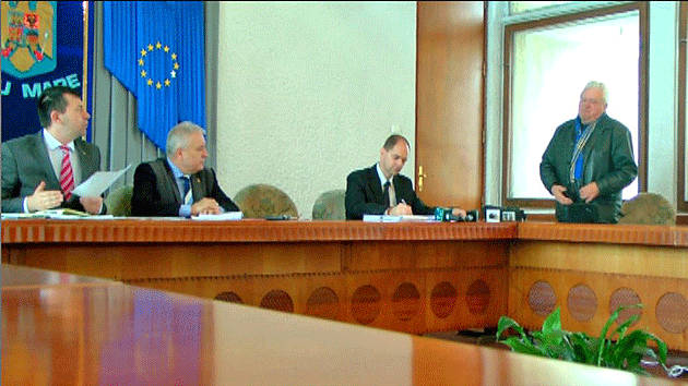 Ameninţări cu moartea la audienţele Prefecturii