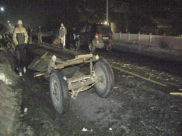 Şi-a “parcat” maşina într-o căruţă