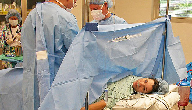 Una din trei naşteri, realizată prin cezariană