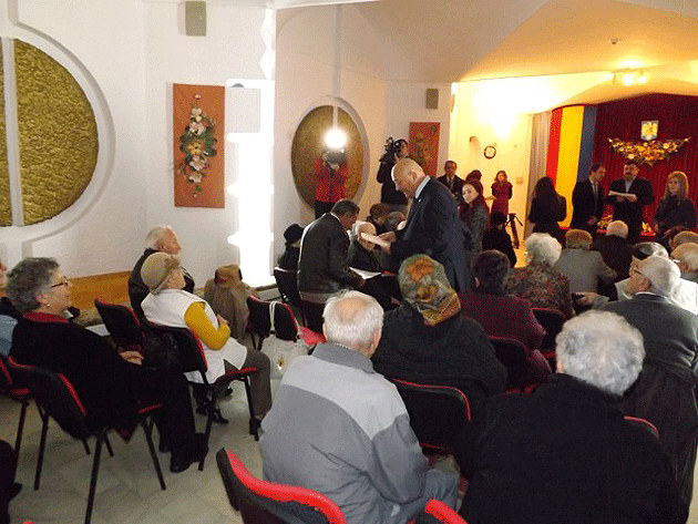 Zeci de cupluri longevive au fost premiate de Dragobete