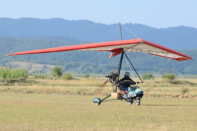 Contrabandă cu aeroplanul la graniţa cu Ucraina