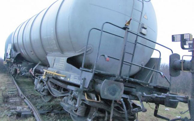 Două vagoane ale unui tren încărcat cu gaz au deraiat la Halmeu