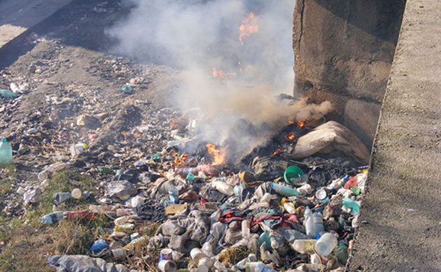 Doi bărbaţi fără adăpost, intoxicaţi cu fum