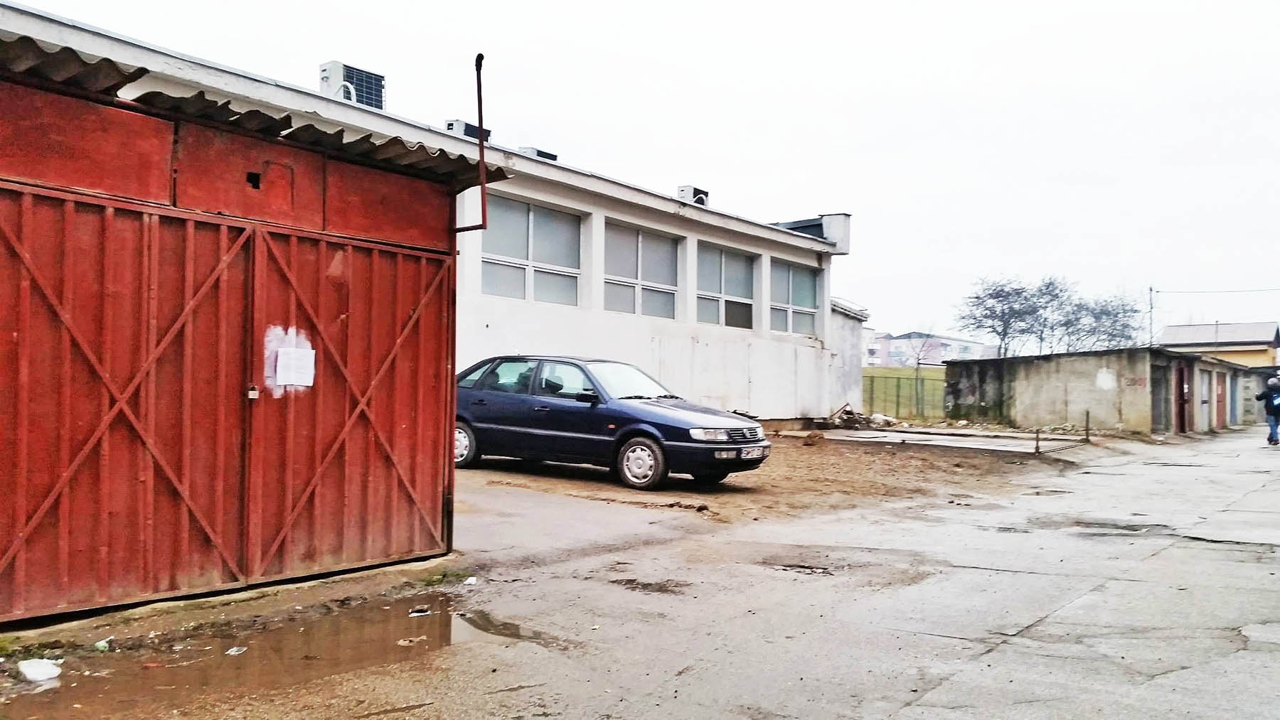 O parte din garajele ilegale scapă temporar de demolare