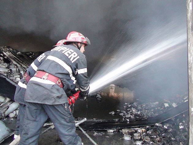 Anexe gospodăreşti distruse  de incendiu la Certeze