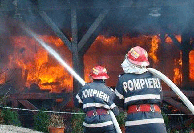 Incendiu la o seră din Ambud