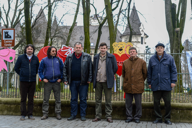 Mărţişoare pe garduri la Carei
